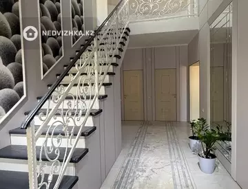 10-комнатный дом, 8 соток, 240 м²