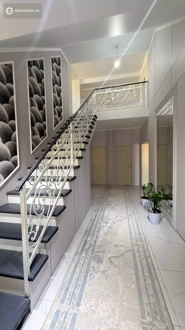 10-комнатный дом, 8 соток, 240 м², фотография 2