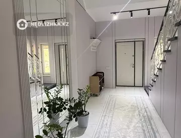 10-комнатный дом, 8 соток, 240 м²