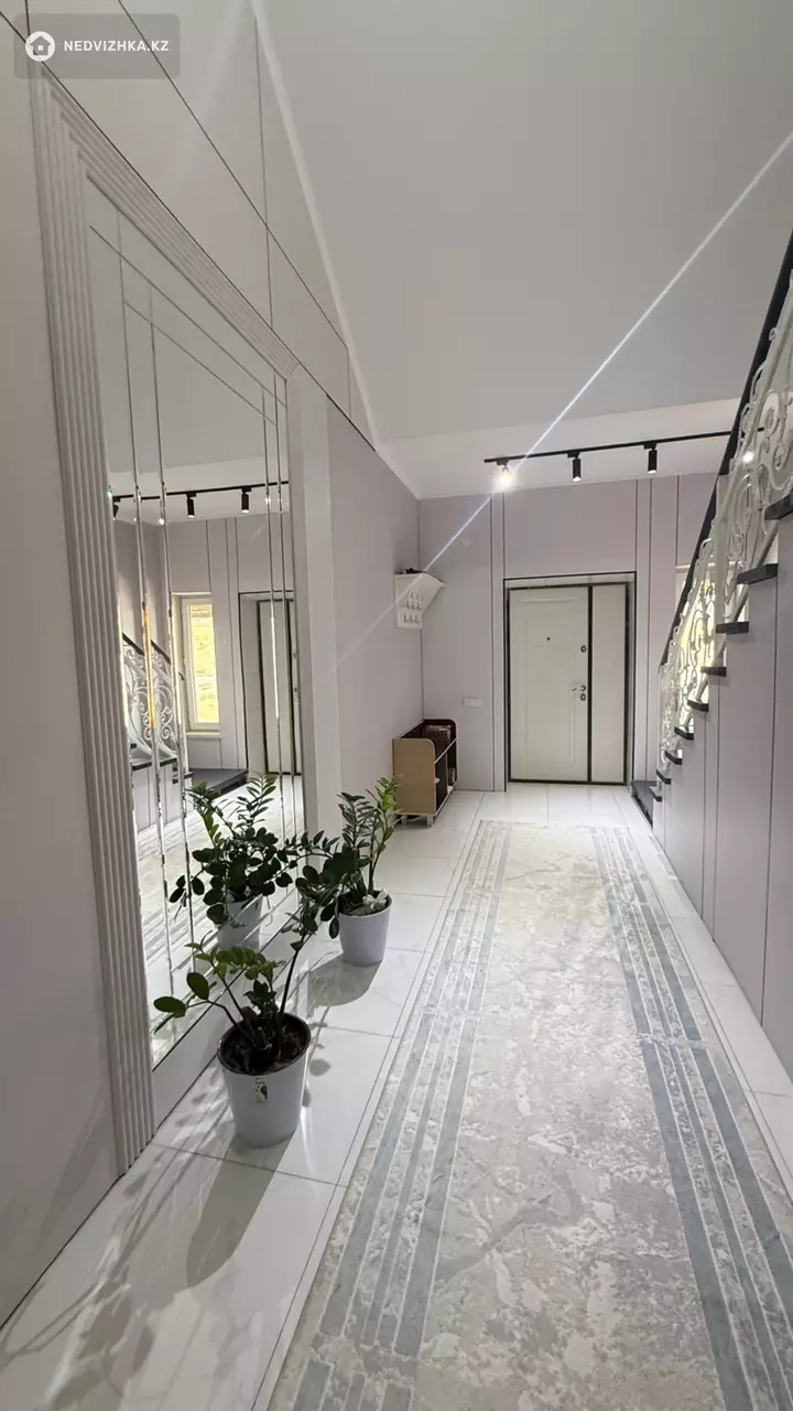 10-комнатный дом, 8 соток, 240 м², фотография 3