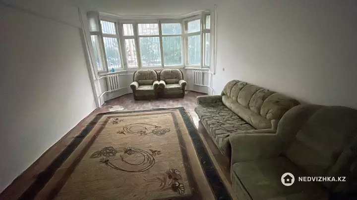 4-комнатная квартира, этаж 1 из 5, 110 м², фотография 2