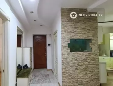 3-комнатная квартира, этаж 2 из 5, 74 м², миниатюра 1