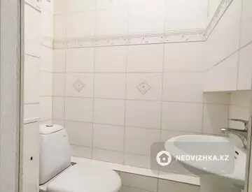 3-комнатная квартира, этаж 2 из 5, 74 м², миниатюра 2