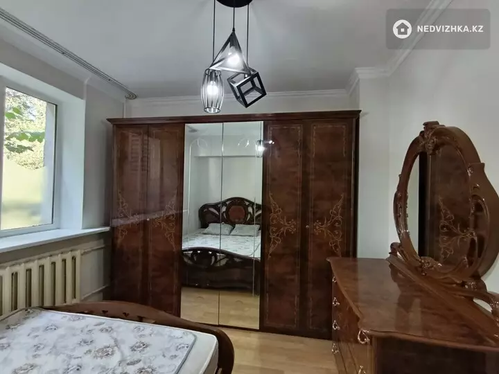 3-комнатная квартира, этаж 2 из 5, 74 м², фотография 5