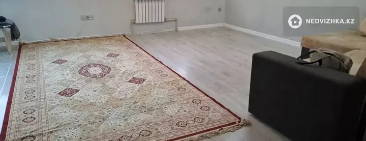 2-комнатная квартира, этаж 7 из 10, 70 м², На длительный срок, фотография 2