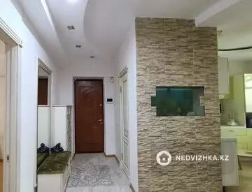 3-комнатная квартира, этаж 2 из 5, 74 м², миниатюра 2