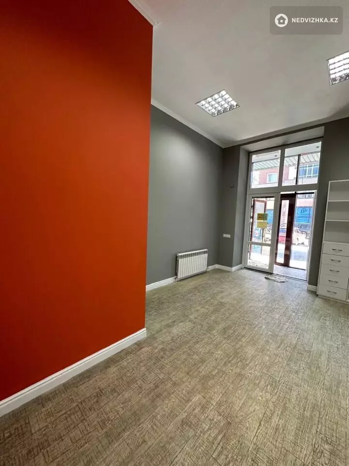 Офис, Магазин и др., этаж 1 из 9, 77 м², На длительный срок, фотография 3