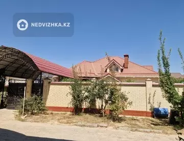 7-комнатный дом, 9 соток, 380 м²