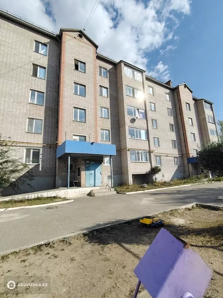 1-комнатная квартира, этаж 3 из 5, 42 м², фотография 2