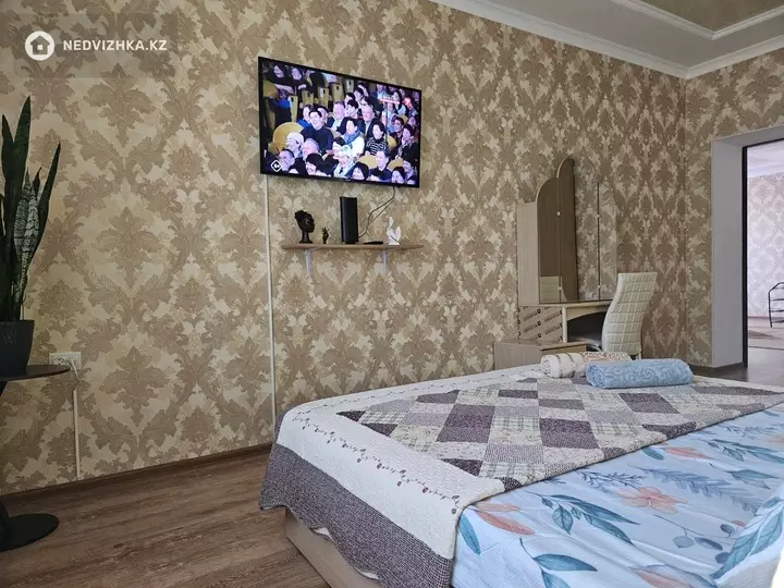 2-бөлмелі пәтер, қабат 2 барлық қабат саны 5, 82 м², Посуточно, 3-фотосурет