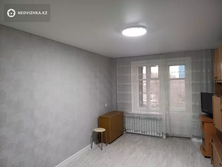 2-комнатная квартира, этаж 4 из 4, 56 м², фотография 3