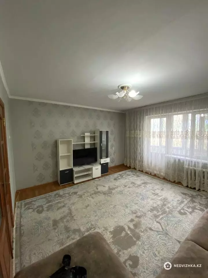 3-комнатная квартира, этаж 4 из 5, 64 м², фотография 2