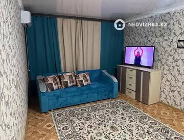2-комнатная квартира, этаж 8 из 10, 64 м², миниатюра 2
