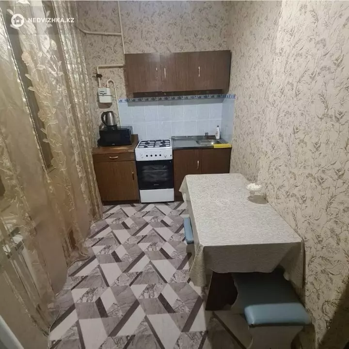 1-комнатная квартира, этаж 1 из 5, 42 м², Посуточно, фотография 2