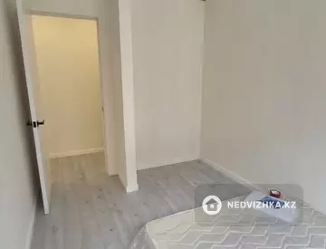 3-комнатная квартира, этаж 6 из 13, 65 м², миниатюра 1