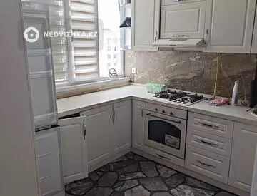 3-комнатная квартира, этаж 8 из 10, 77 м², миниатюра 6