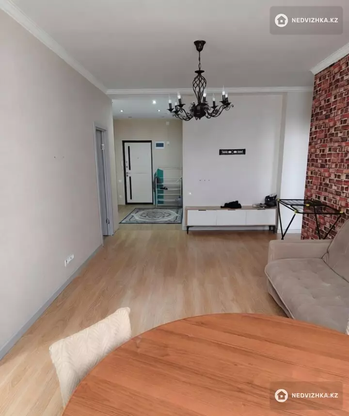 3-комнатная квартира, этаж 8 из 10, 77 м², фотография 3
