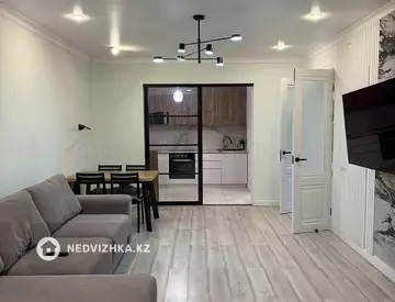 3-комнатная квартира, этаж 7 из 12, 95 м², На длительный срок, миниатюра 1