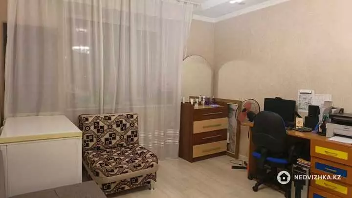 2-комнатная квартира, этаж 3 из 9, 71 м², фотография 2