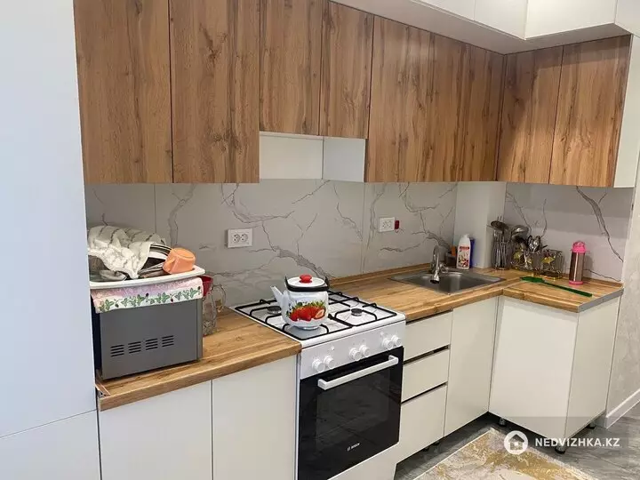 2-комнатная квартира, этаж 8 из 9, 63 м², На длительный срок, фотография 2