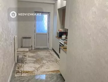 2-комнатная квартира, этаж 8 из 9, 63 м², На длительный срок, миниатюра 4