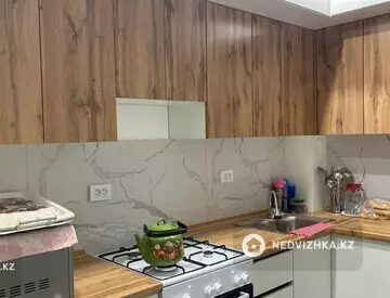2-комнатная квартира, этаж 8 из 9, 63 м², На длительный срок, миниатюра 3