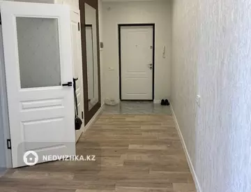 2-комнатная квартира, этаж 8 из 9, 63 м², На длительный срок, миниатюра 1