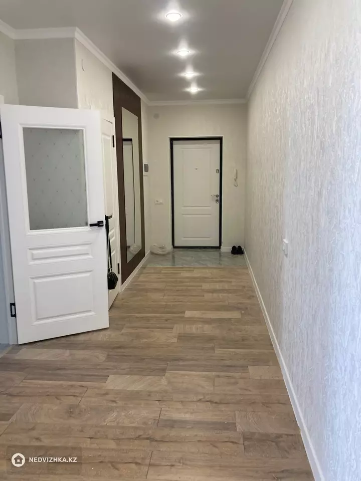 2-комнатная квартира, этаж 8 из 9, 63 м², На длительный срок