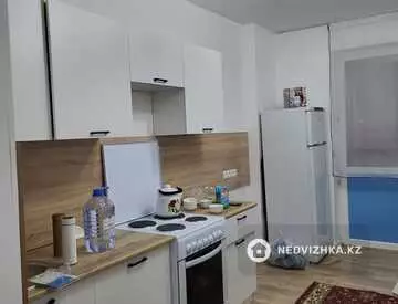 1-комнатная квартира, этаж 6 из 15, 45 м², миниатюра 2