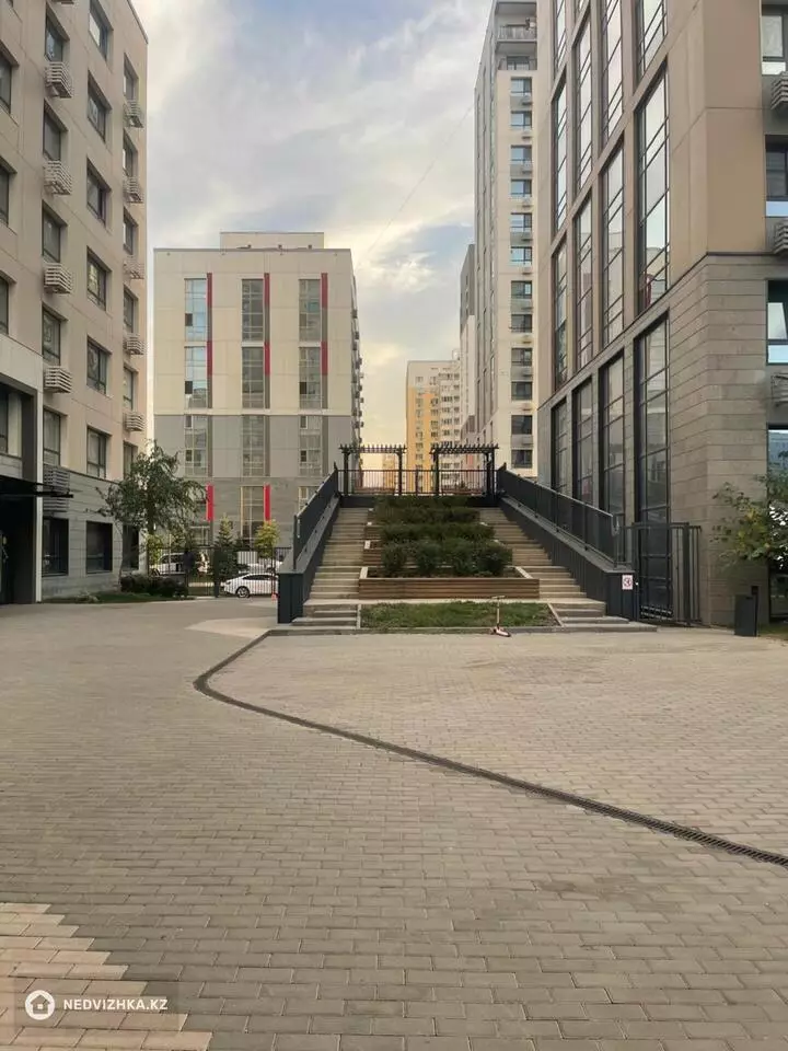 3-комнатная квартира, этаж 13 из 16, 108 м², фотография 3