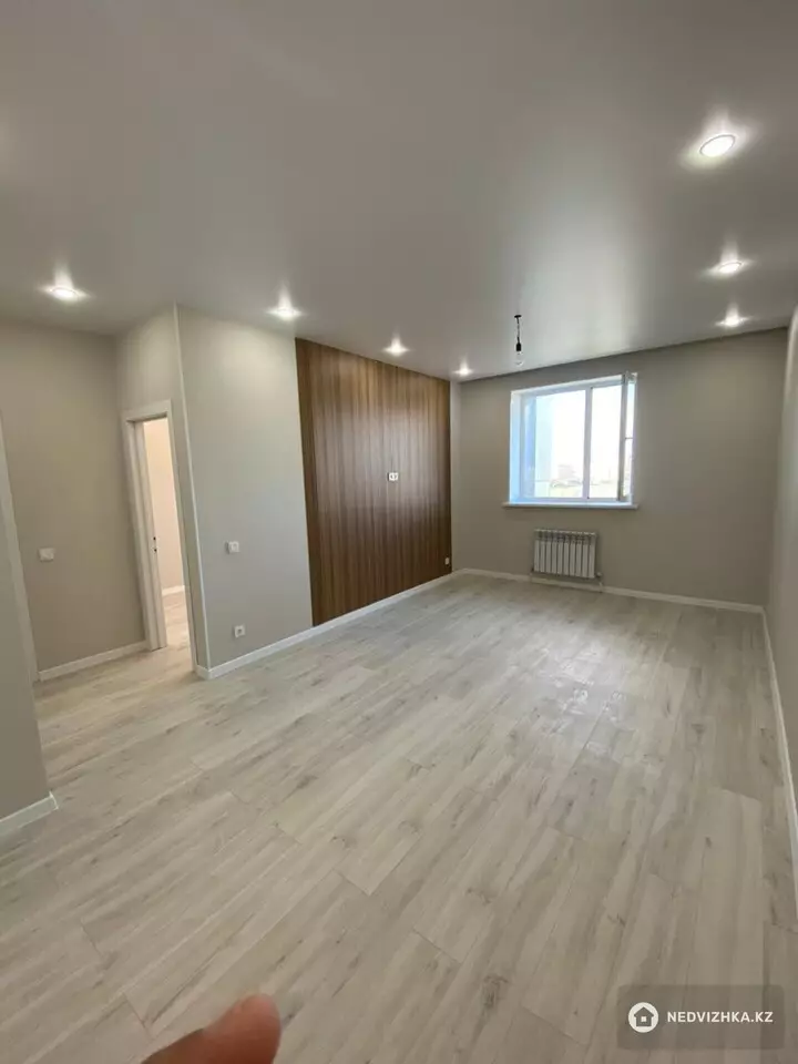 2-комнатная квартира, этаж 9 из 9, 37 м², фотография 2