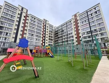 2-комнатная квартира, этаж 9 из 9, 37 м², миниатюра 1