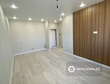 2-комнатная квартира, этаж 9 из 9, 37 м², миниатюра 3