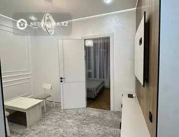 3-комнатная квартира, этаж 2 из 9, 48 м², миниатюра 1
