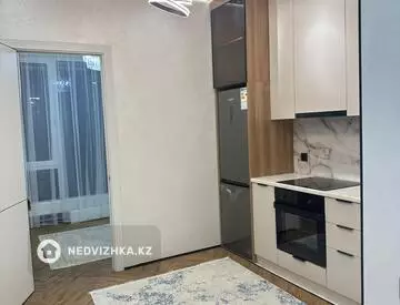 3-комнатная квартира, этаж 2 из 9, 48 м², миниатюра 2