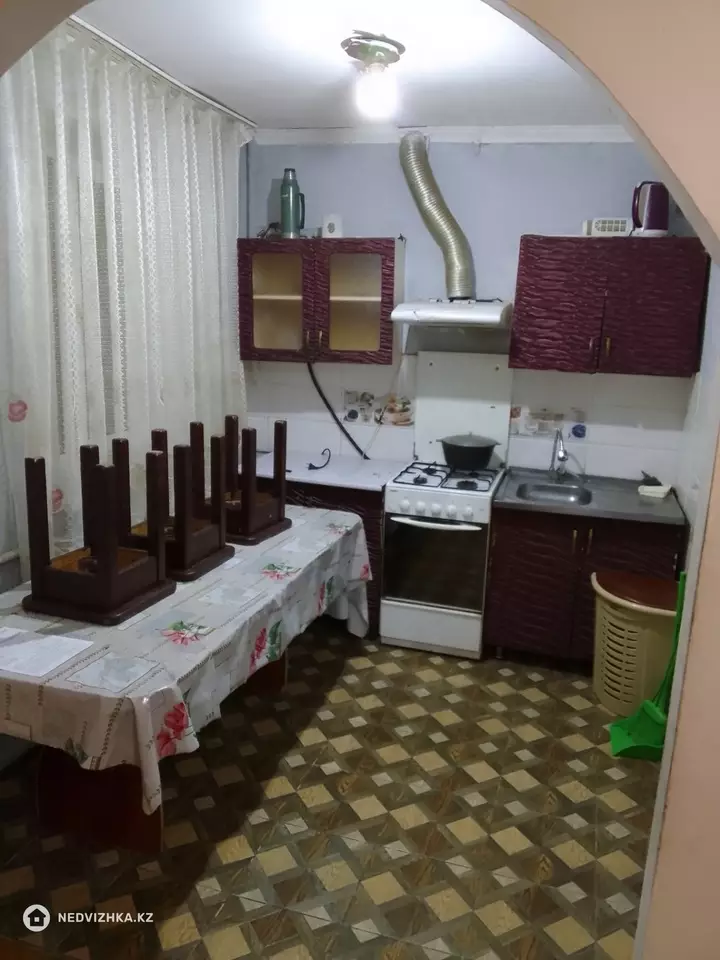 3-комнатная квартира, этаж 1 из 4, 57 м², На длительный срок