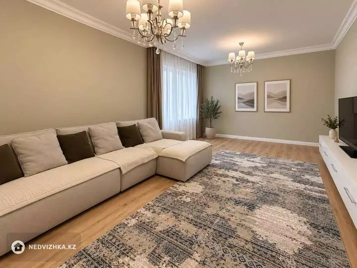 5-комнатная квартира, этаж 8 из 10, 140 м²