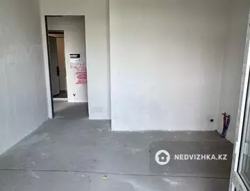 1-комнатная квартира, этаж 9 из 12, 46 м², миниатюра 2