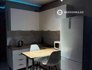 1-комнатная квартира, этаж 3 из 10, 33 м², миниатюра 2