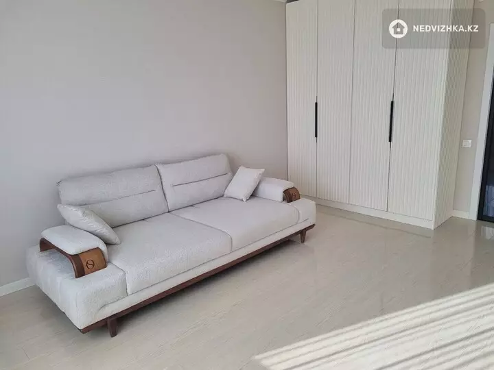 1-комнатная квартира, этаж 9 из 10, 46 м², фотография 2