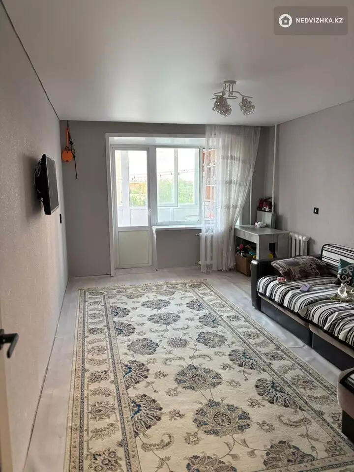 2-комнатная квартира, этаж 3 из 6, 52 м², фотография 2