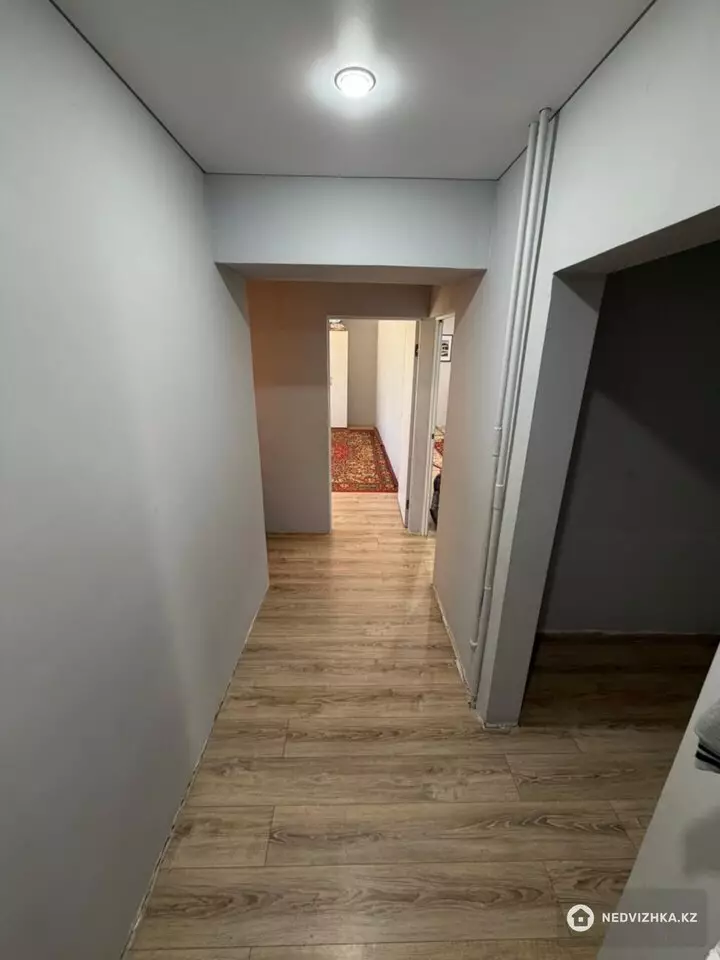 2-комнатная квартира, этаж 3 из 5, 69 м², фотография 3