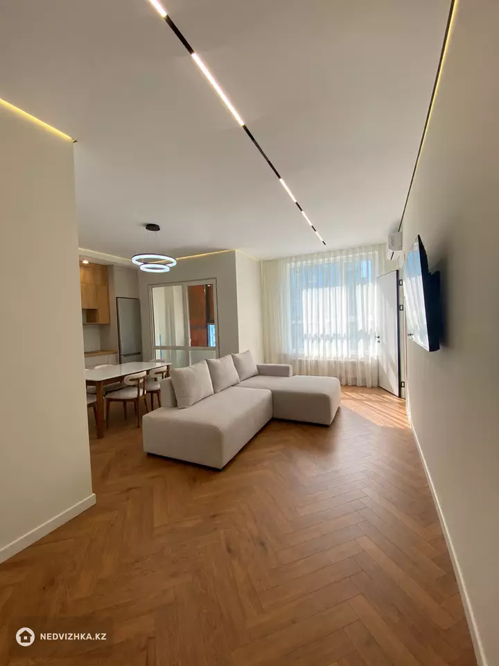 3-комнатная квартира, этаж 13 из 20, 70 м², На длительный срок, фотография 2