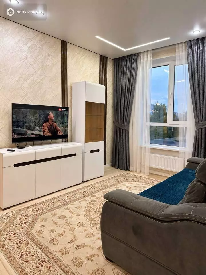 4-комнатная квартира, этаж 1 из 20, 100 м², На длительный срок, фотография 2