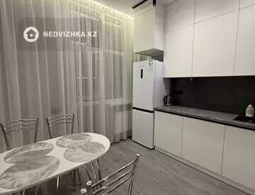 1-бөлмелі пәтер, қабат 8 барлық қабат саны 17, 45 м², Посуточно, 4-нобай