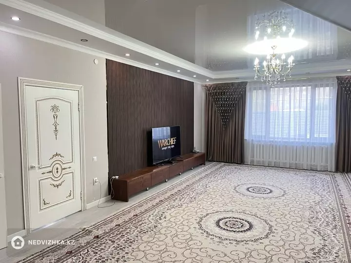 7-комнатный дом, 6 соток, 207 м²