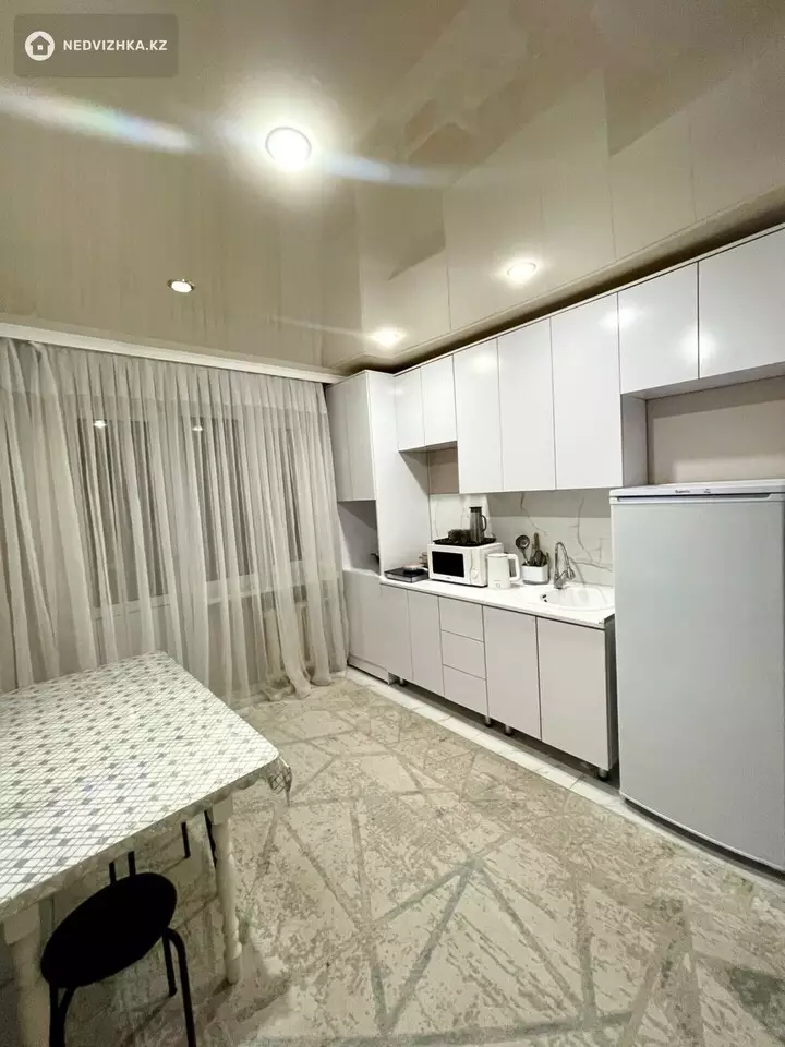 2-комнатная квартира, этаж 4 из 5, 70 м², Посуточно, 3-фотосурет