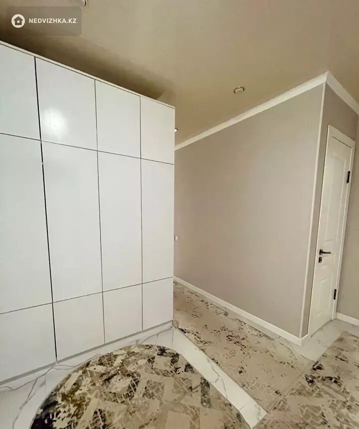 2-комнатная квартира, этаж 4 из 5, 70 м², Посуточно, 4-фотосурет