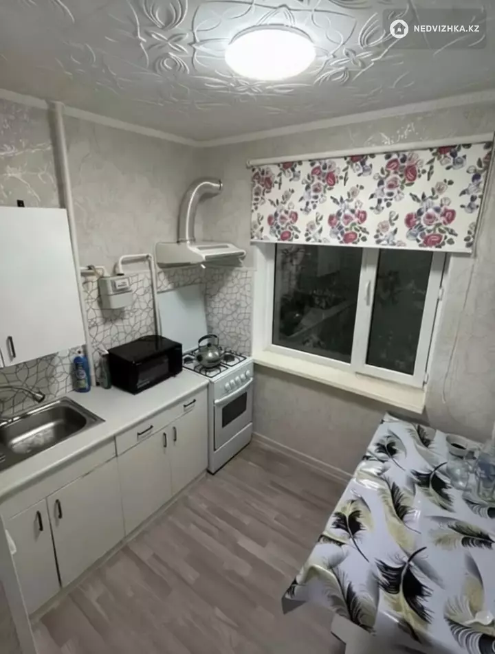 1-комнатная квартира, этаж 3 из 5, 40 м², Посуточно, 4-фотосурет