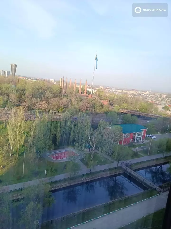 2-комнатная квартира, этаж 10 из 12, 55 м², фотография 2
